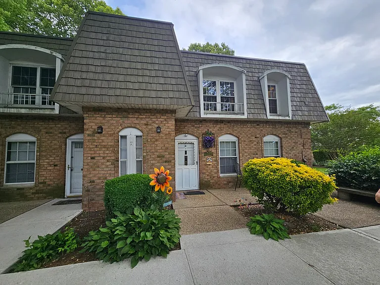 655 Middle Country Rd #2H2 — Photo 42