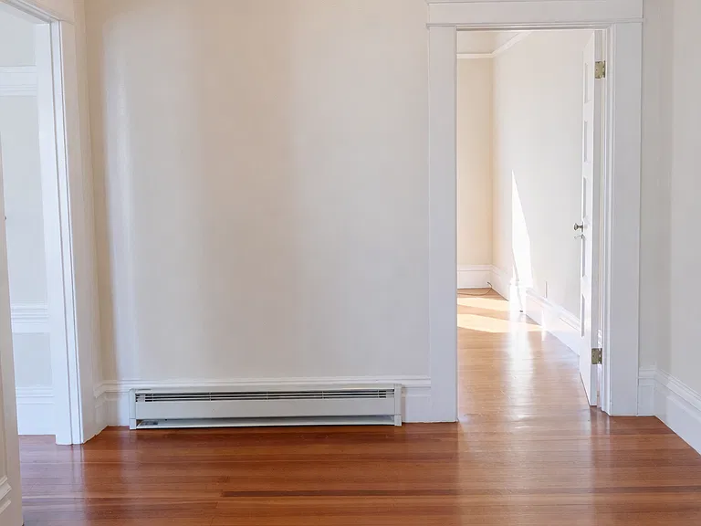 586 Cole St — Photo 5