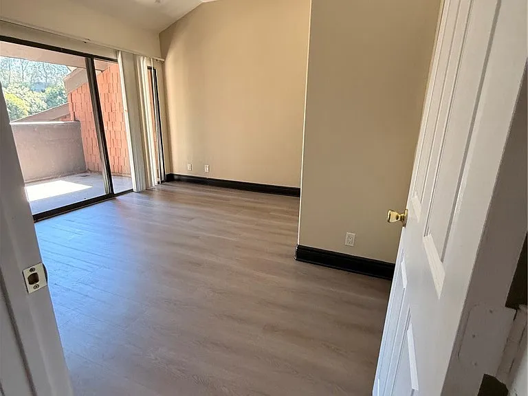 300 S Prospectors Rd — Photo 18
