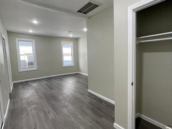 3rd image of 164 Seymour Ave Floor 2