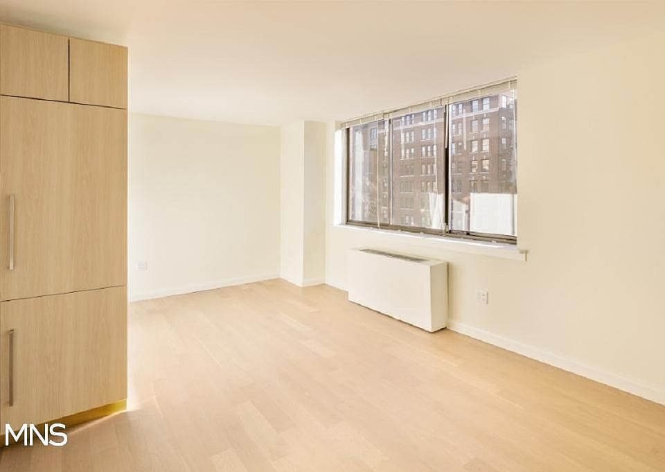 1st image of 250 W 19th St APT 8F
