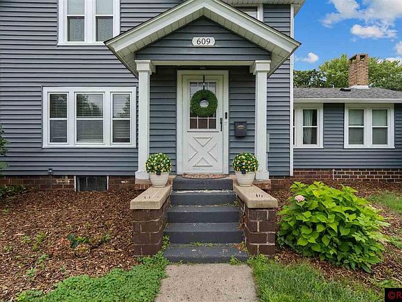 4th image of 609 Elm Ave E
