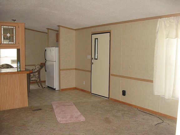 3rd image of 5200 Peterman St