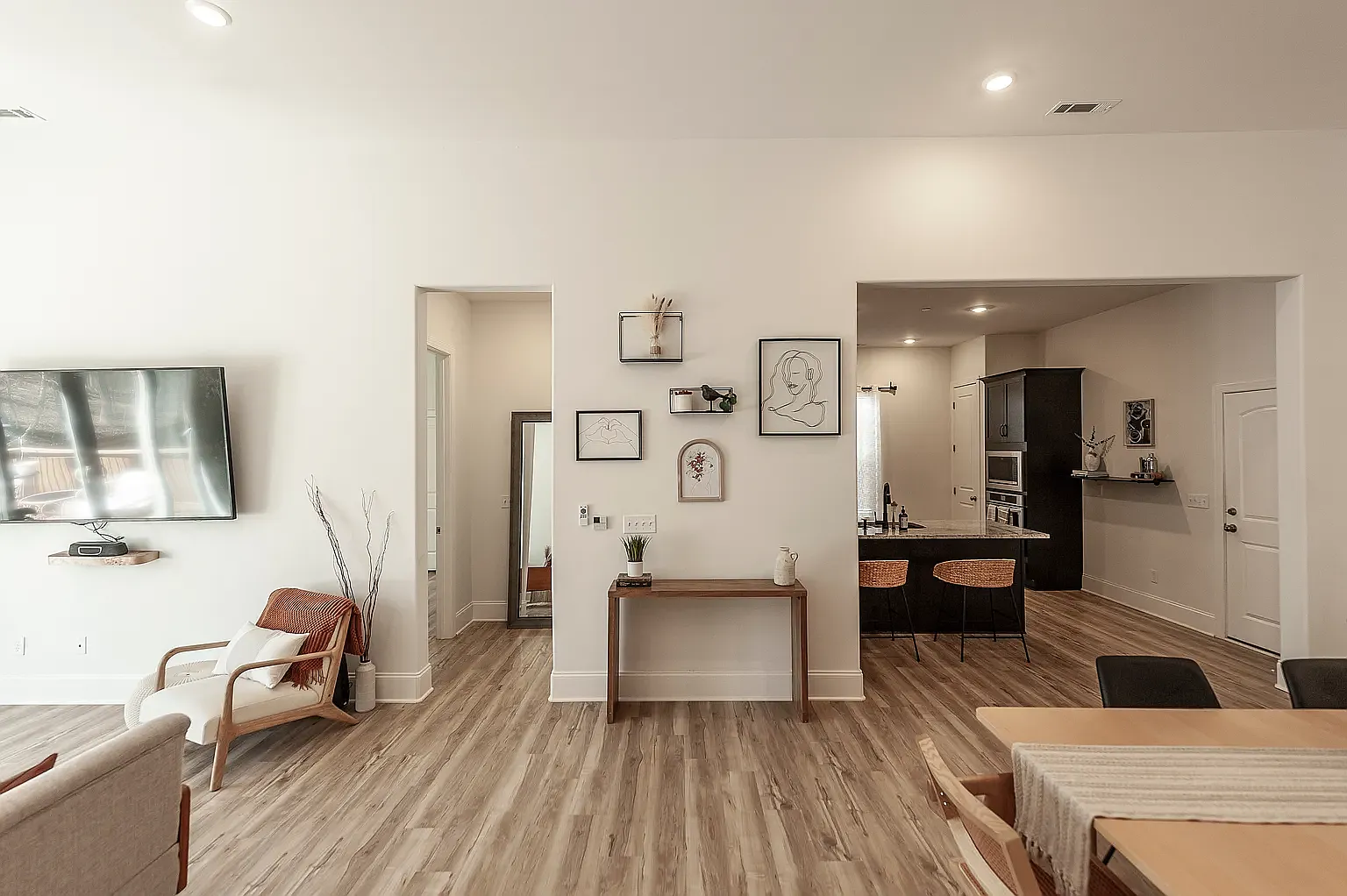 3 bed, 1520 sqft, $2,300 — Photo 3