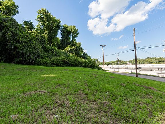 3rd image of 1909 Fremont Pl