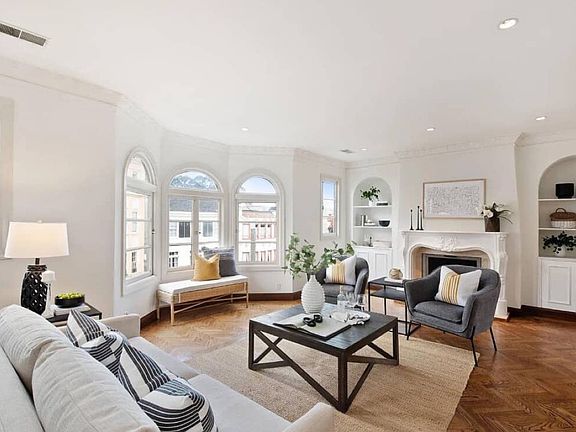 3rd image of 3030 Baker St