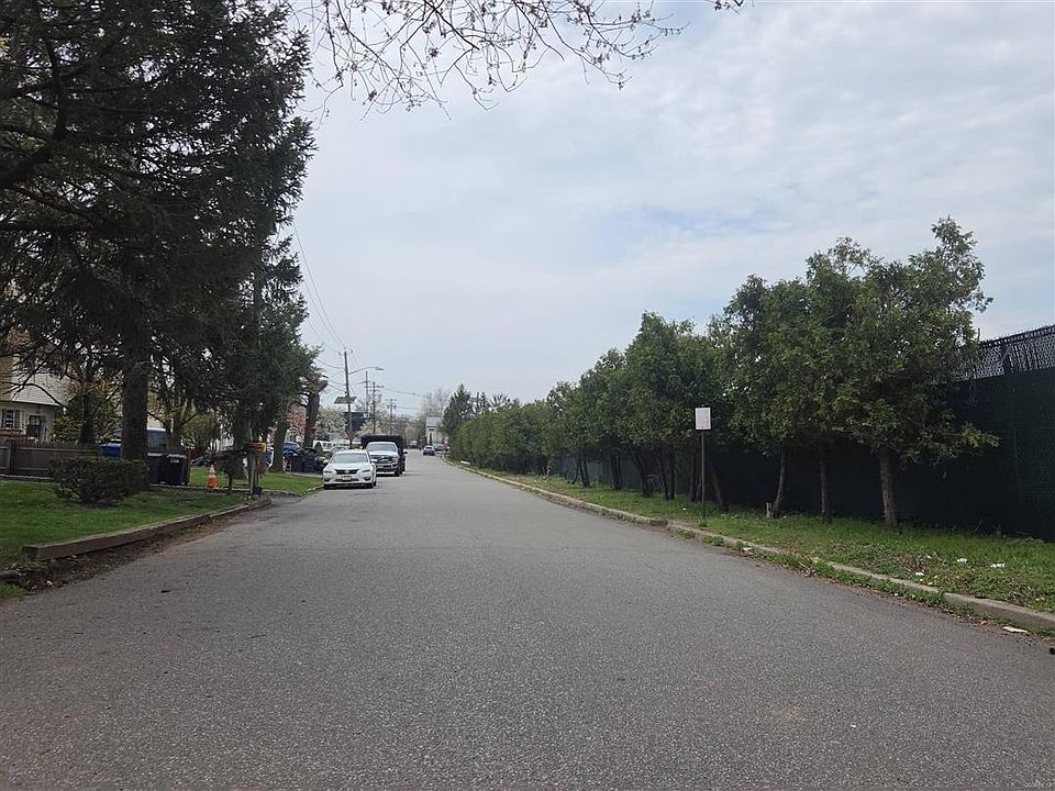 2nd image of 318 Shevchenko Ave