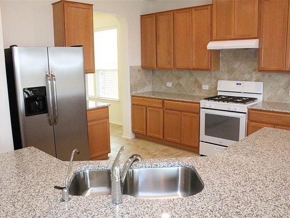 4th image of 1708 Uhland Dr