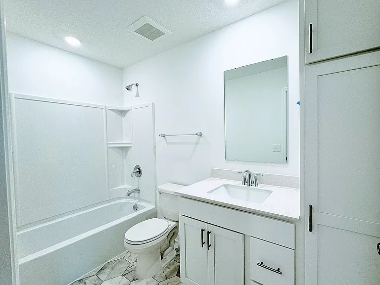 Upper Level - Bathroom 2