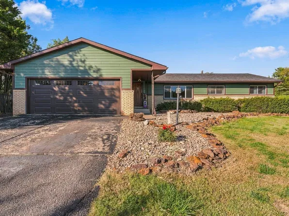 4845 E Country Club Rd, Salina, KS 67401