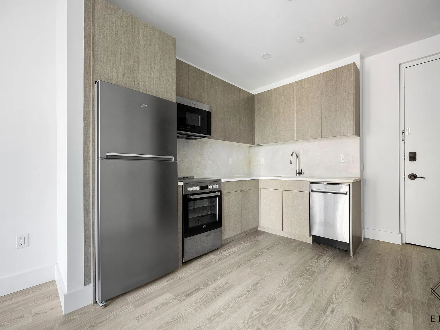 706 East 32nd Street — Photo 4