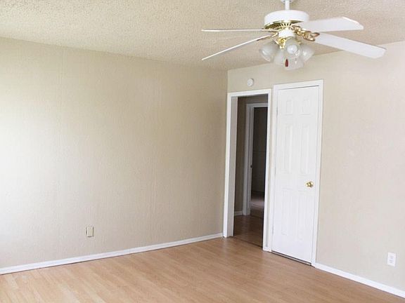 2nd image of 1929 Breckenridge Dr