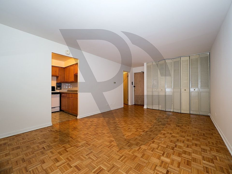 1st image of 510 W Briar Pl #510102