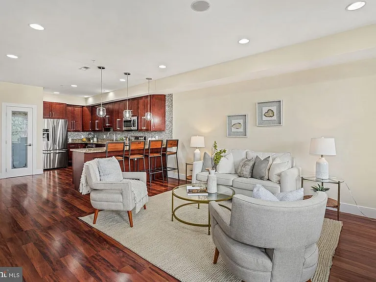 1143 Summit St NE #2 — Photo 4
