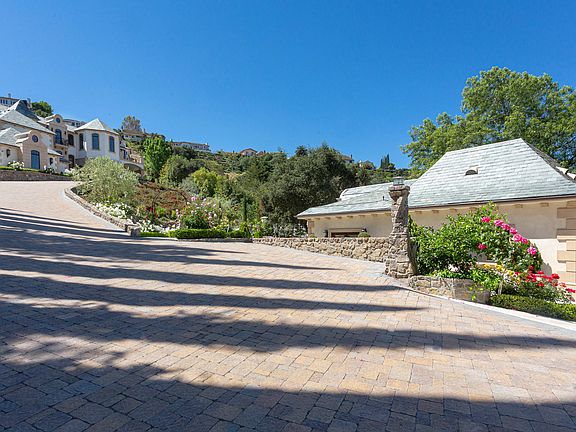 5th image of 31628 Saddletree Dr