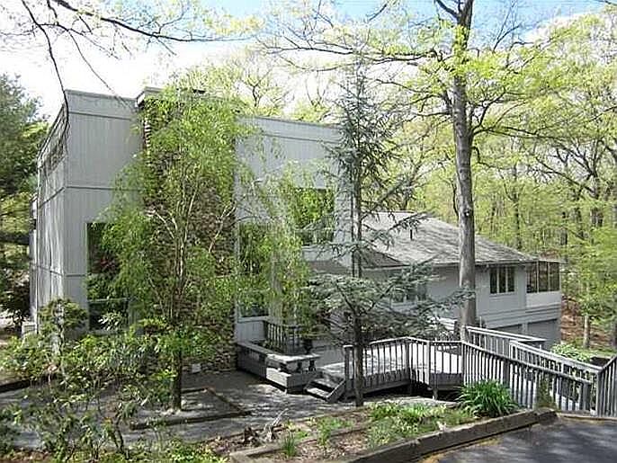 1st image of 14 Spice Bush Ln