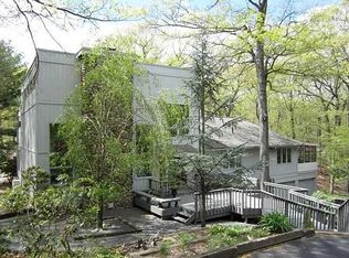 14 Spice Bush Ln, Tuxedo Park, NY 10987