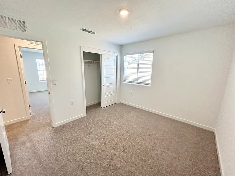 4480 Bellaire Ave — Photo 16