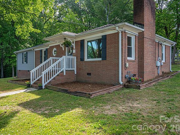 2nd image of 704 Dogwood Dr