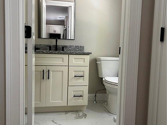 3rd image of 25 Kensington Way Unit 25