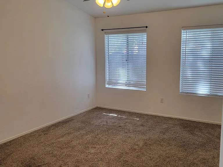 4527 E Mockingbird Dr — Photo 12