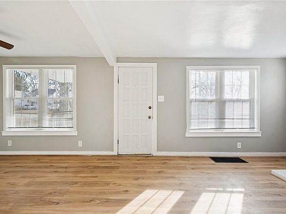 3rd image of 5626 Farrow Ave