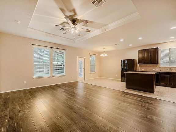 3rd image of 104 Golden Butterfly Dr