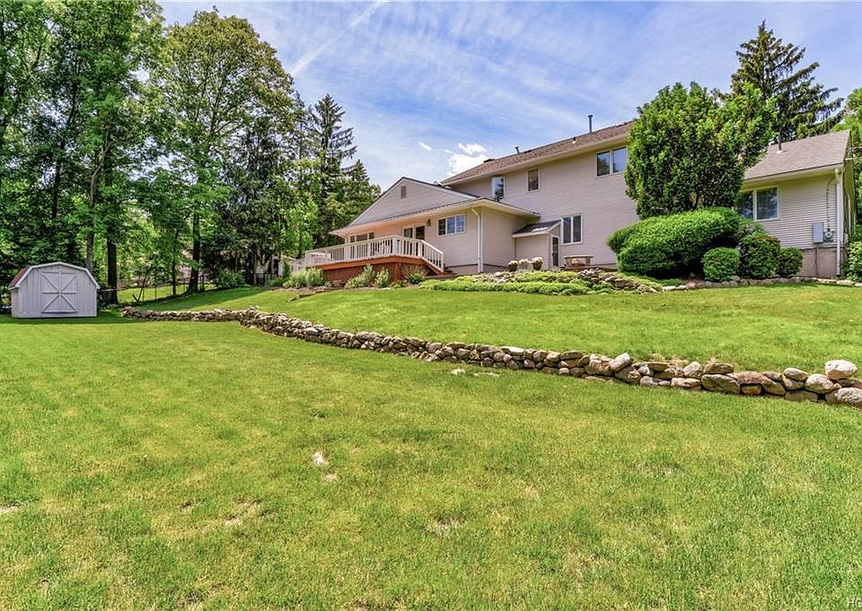 1st image of 7 Hillside Dr