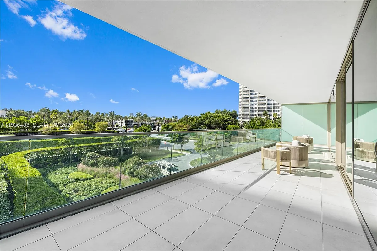 Building Photo - 10201 Collins Ave #311