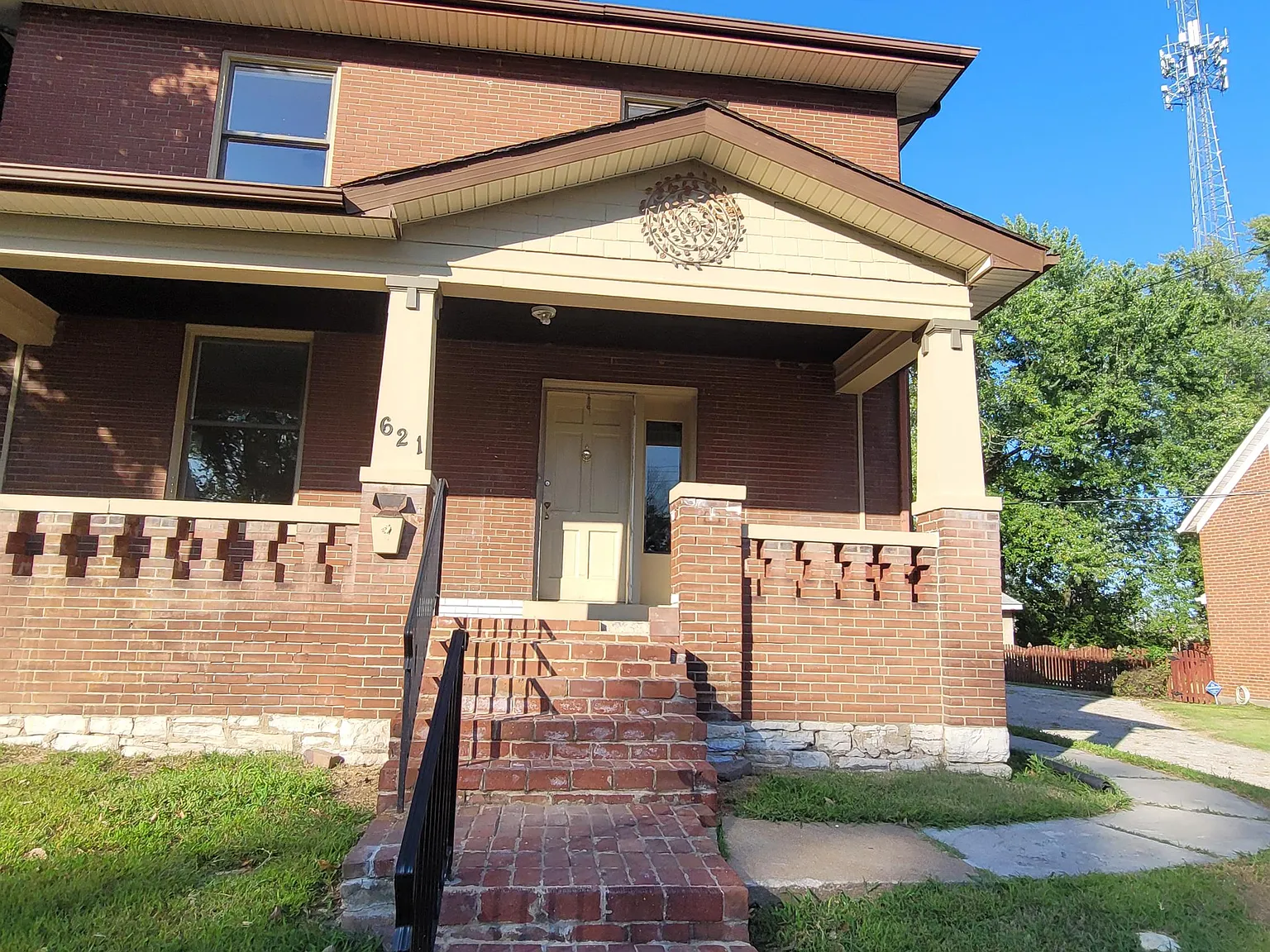 621 W Lincoln - 1 — Photo 1