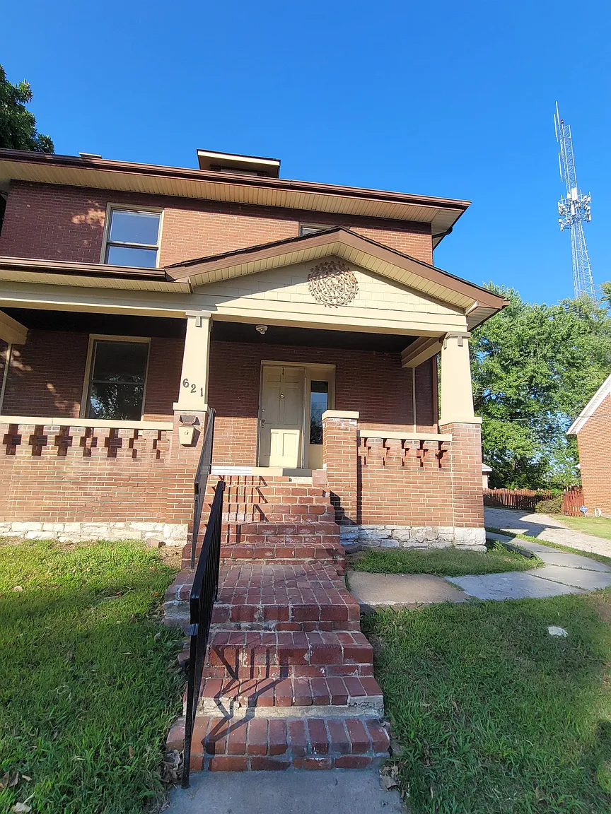 621 W Lincoln St photo 1