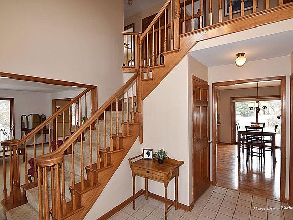 5th image of 41W565 Hunters Hill Dr