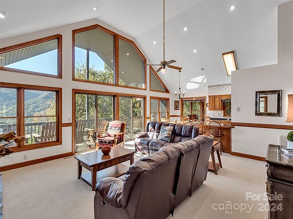 5th image of 375 Grandview Cliff Hts
