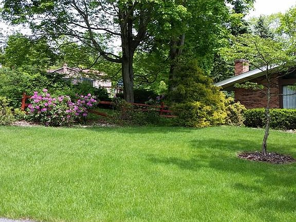 2nd image of 2421 Willow Dr