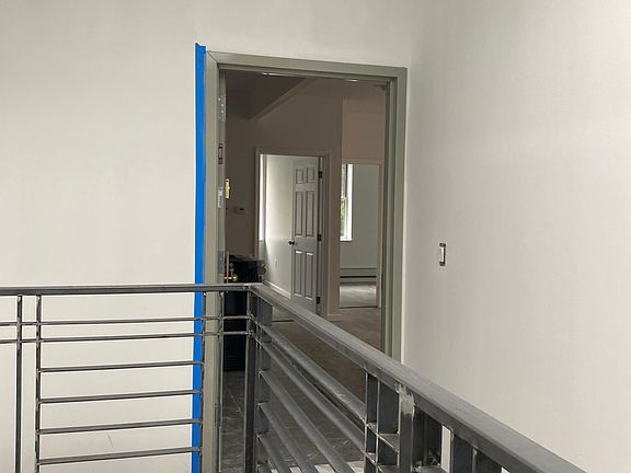 4th image of 118 Bay 34th St #2R