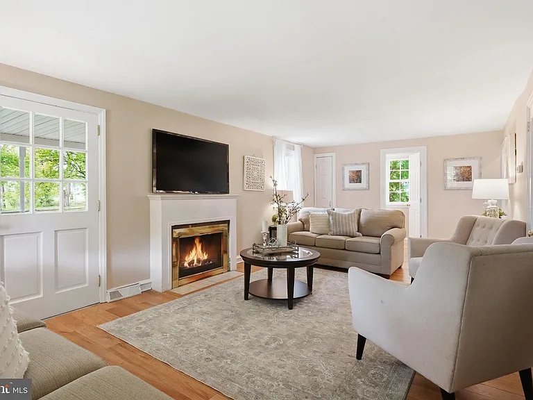 528 S Old Middletown Rd — Photo 8