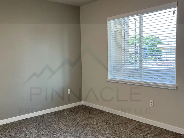 1001 W Yakima Ave #8 — Photo 12
