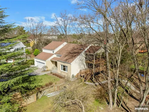 42-08 Cosgrove Ct, Fair Lawn, NJ 07410