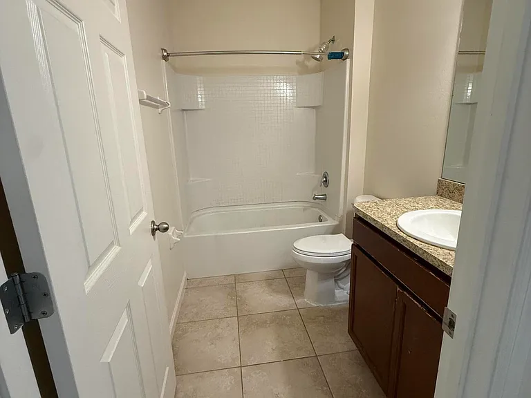 1070 Swiss Pointe Ln SW — Photo 12