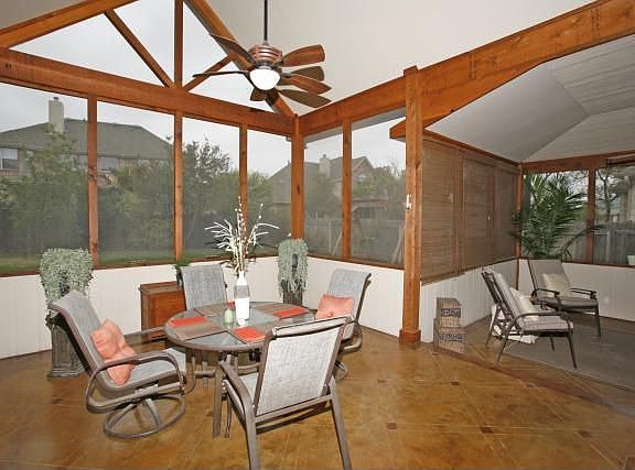 600 sqft outdoor living area.