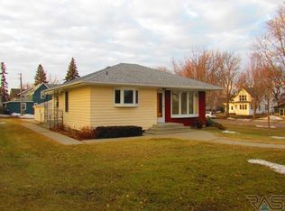 805 3rd St, Garretson, SD 57030