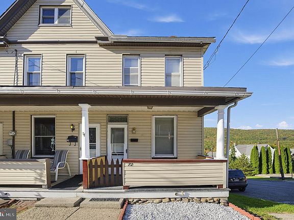 4th image of 72 E Railroad St