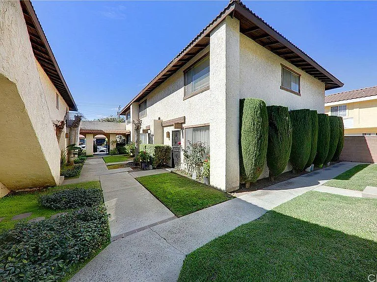 216 N Alhambra Ave — Photo 22