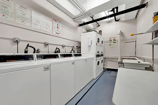 Sold by REMAX Elite | media 12