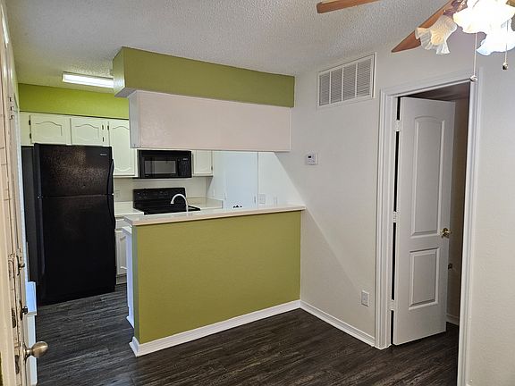 3rd image of 1435 Meadowood Village Dr