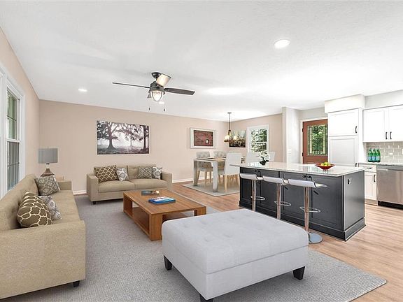5th image of 709 Strowbridge Dr