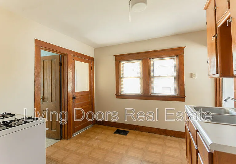 1025 N 8th St — Photo 3