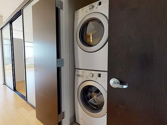 5th image of 1100 S Hope St APT 1010
