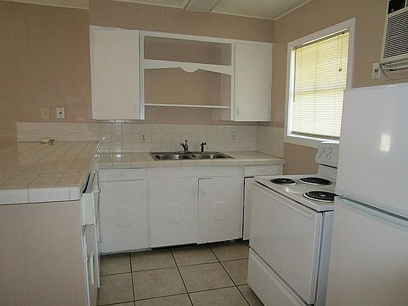 5th image of 208 University Ave APT 8