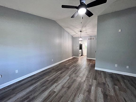 4th image of 4087-4089 Greenery Dr #4087